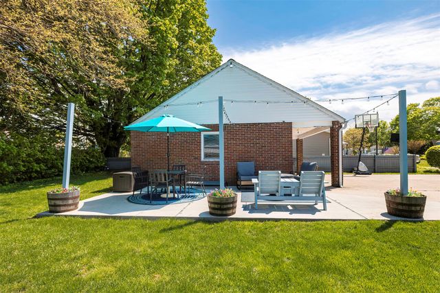 821 SAINT CLAIR Avenue, Erie, PA 16505