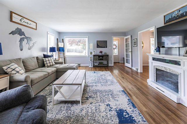 821 SAINT CLAIR Avenue, Erie, PA 16505