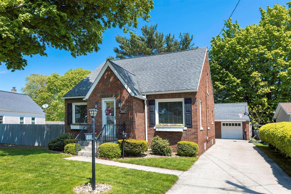 821 SAINT CLAIR Avenue, Erie, PA 16505