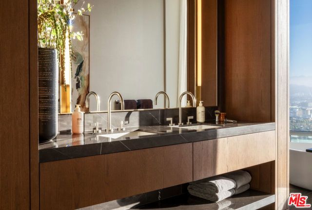 211 W Elm Court 9D, Los Angeles, CA 90067