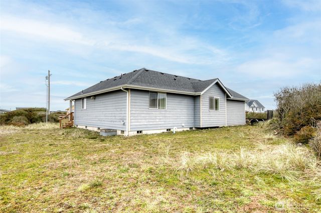 1225 Storm King Avenue SW, Ocean Shores, WA 98569