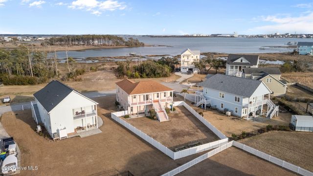 1305 Barnacle Lane, Morehead City, NC 28557
