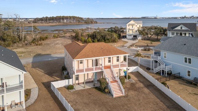 1305 Barnacle Lane, Morehead City, NC 28557