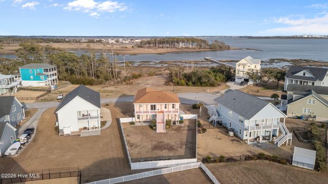 1305 Barnacle Lane, Morehead City, NC 28557