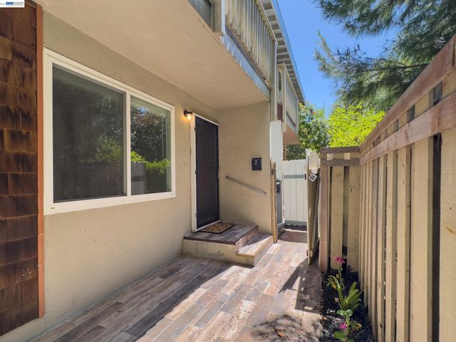 205 Muir Rd, Martinez, CA 94553
