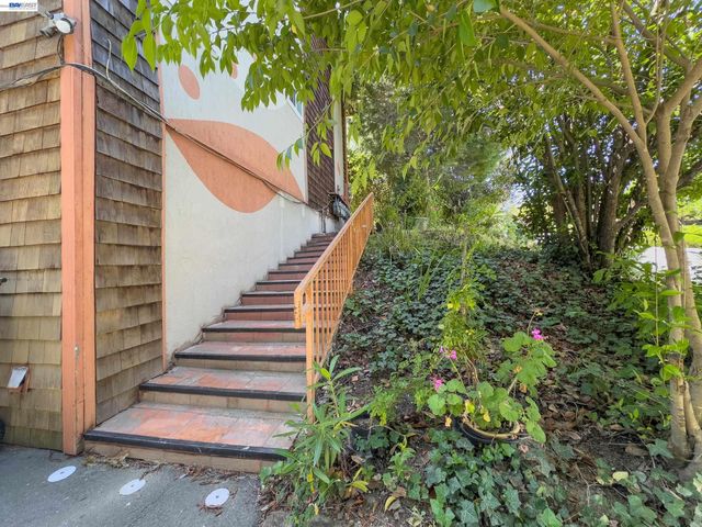 205 Muir Rd, Martinez, CA 94553