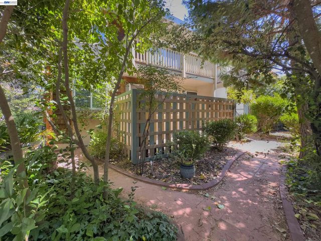 205 Muir Rd, Martinez, CA 94553