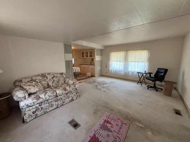 286 Newbury 52, Peabody, MA 01960