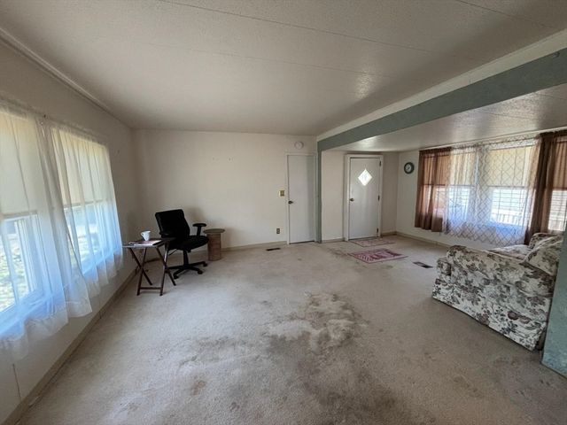 286 Newbury 52, Peabody, MA 01960