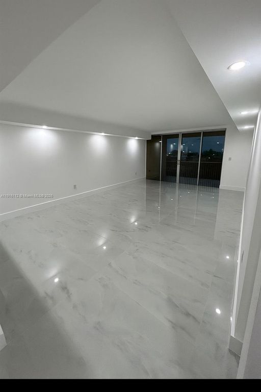 1750 NE 191st St 426-4, Miami, FL 33179