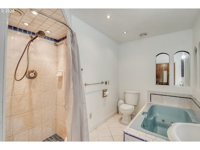 29729 Sw OLD WELL Rd, West Linn, OR 97068