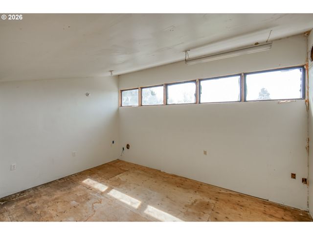 29729 Sw OLD WELL Rd, West Linn, OR 97068