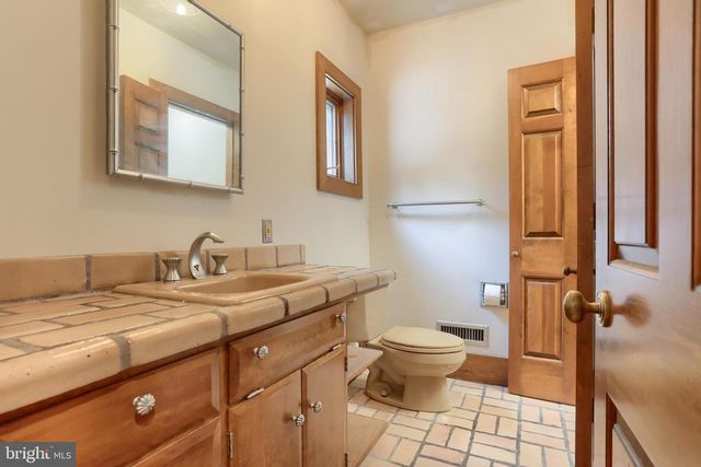 51 HILL MANOR DR, Hershey, PA 17033