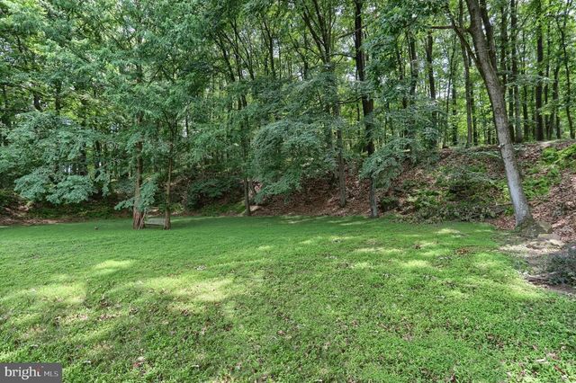 51 HILL MANOR DR, Hershey, PA 17033