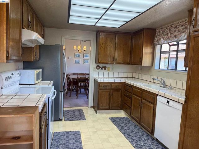 2510 Galleon Pl, San Leandro, CA 94577