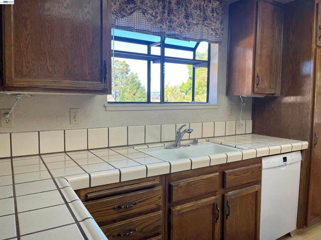 2510 Galleon Pl, San Leandro, CA 94577