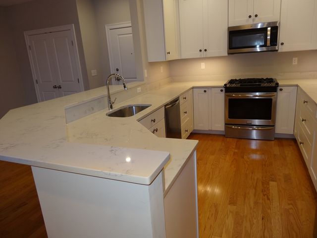 2 Inwood 3002, Woburn, MA 01801