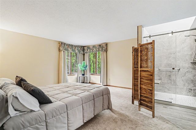 2429 Highpointe Drive, Kalamazoo, MI 49008