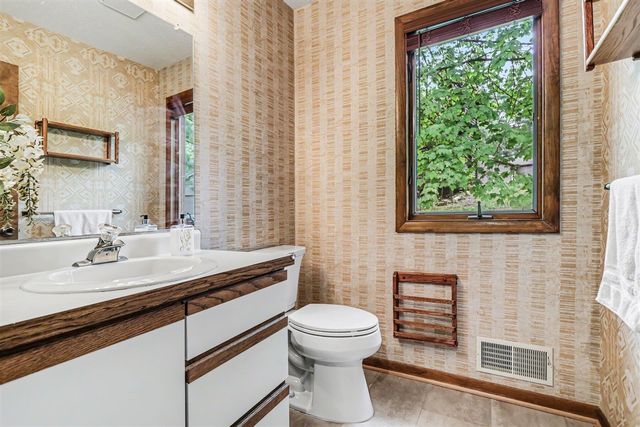 2429 Highpointe Drive, Kalamazoo, MI 49008