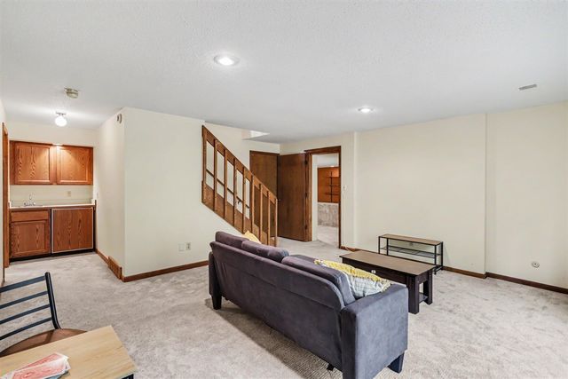 2429 Highpointe Drive, Kalamazoo, MI 49008