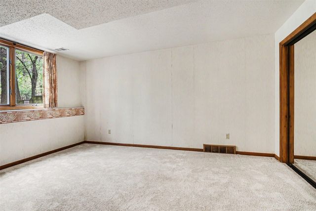 2429 Highpointe Drive, Kalamazoo, MI 49008