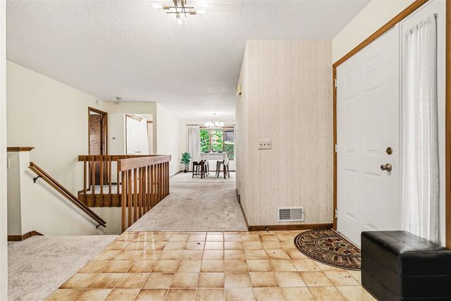 2429 Highpointe Drive, Kalamazoo, MI 49008