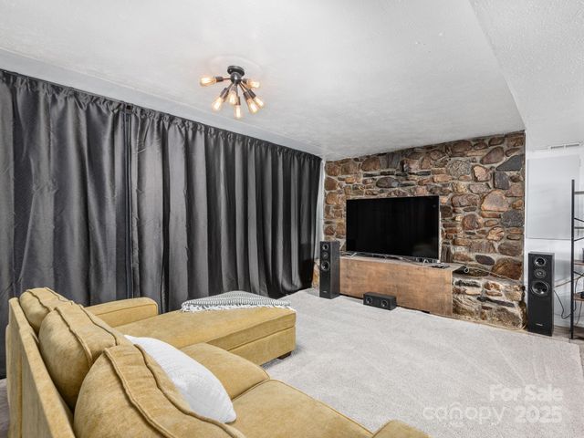 22 Waters Road, Asheville, NC 28805