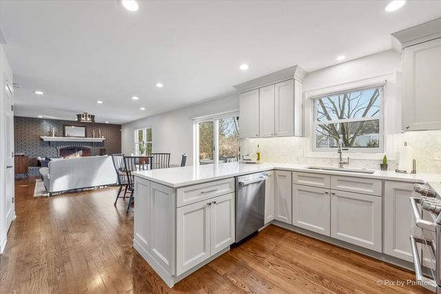 315 Minear Drive, Libertyville, IL 60048