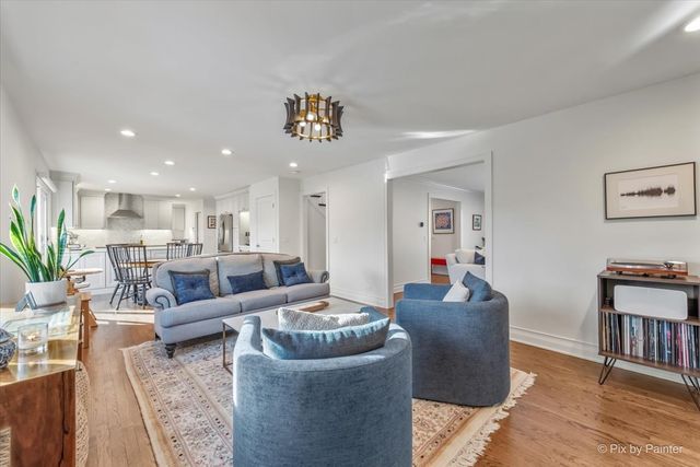 315 Minear Drive, Libertyville, IL 60048