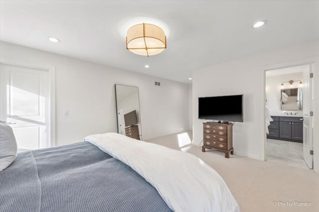 315 Minear Drive, Libertyville, IL 60048