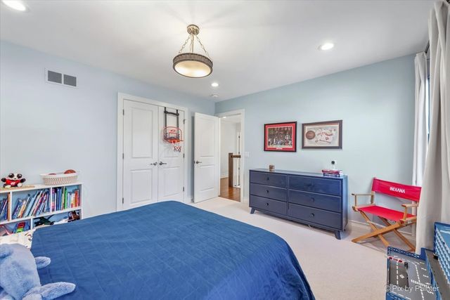 315 Minear Drive, Libertyville, IL 60048