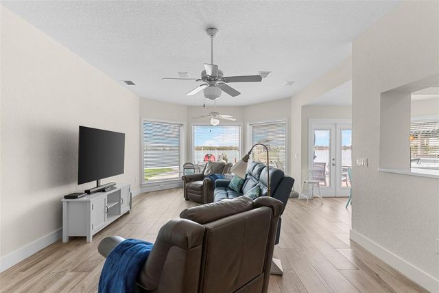 11445 9TH STREET E, Treasure Island, FL 33706