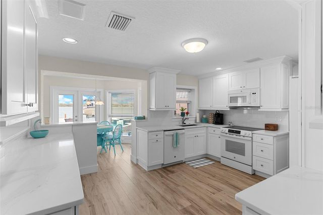 11445 9TH STREET E, Treasure Island, FL 33706