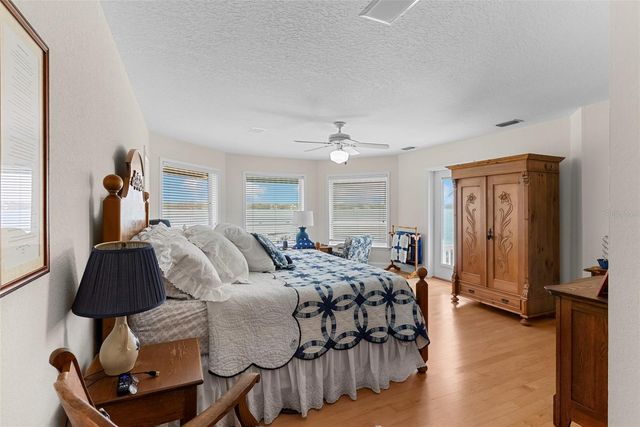 11445 9TH STREET E, Treasure Island, FL 33706