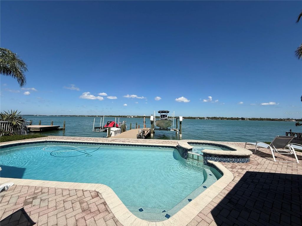 11445 9TH STREET E, Treasure Island, FL 33706