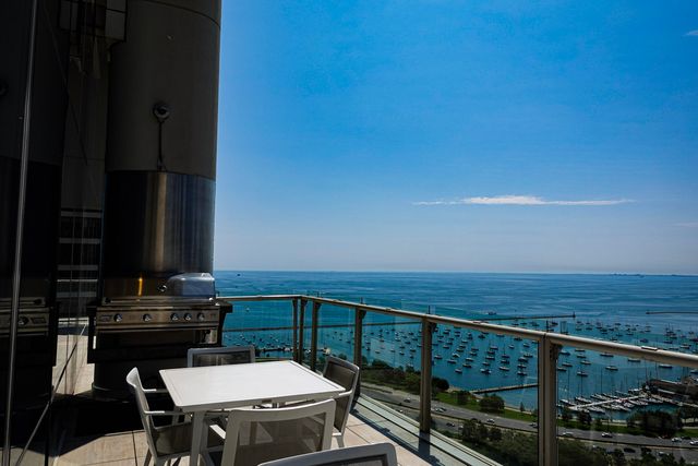 340 E Randolph Street 1106, Chicago, IL 60601