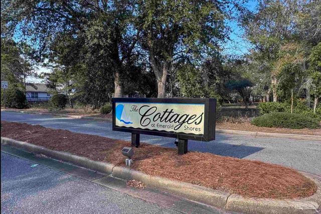 4111 Spinnaker Pl, Pensacola, FL 32507