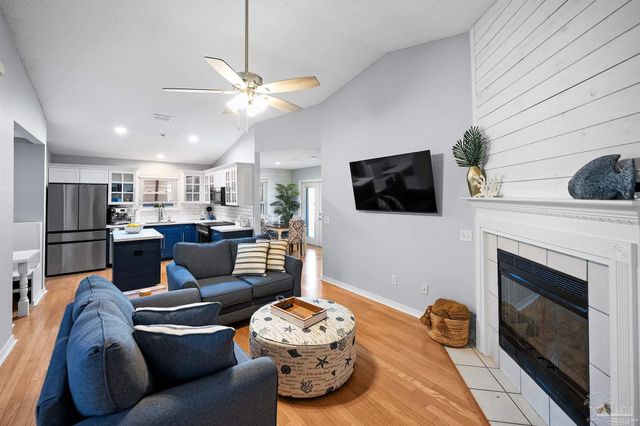 4111 Spinnaker Pl, Pensacola, FL 32507