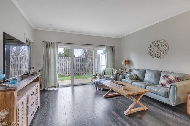 6960 Cottage Circle, North Ridgeville, OH 44039