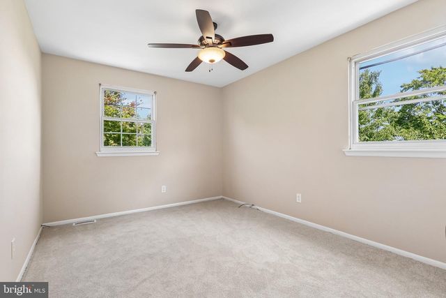 13 EVERGREEN RD, Stowe, PA 19464