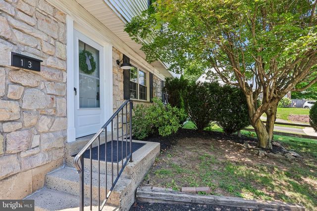 13 EVERGREEN RD, Stowe, PA 19464