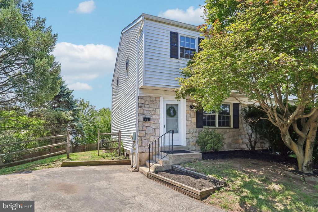 13 EVERGREEN RD, Stowe, PA 19464