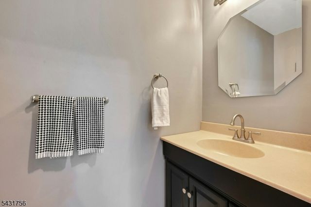 10 Thruway Dr, Bridgewater Twp., NJ 08807