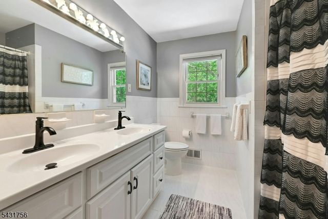 10 Thruway Dr, Bridgewater Twp., NJ 08807
