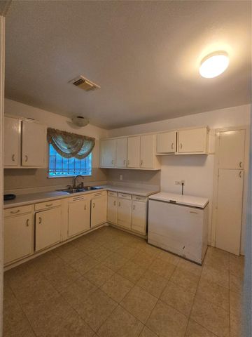 5659 Westover Street, Houston, TX 77033