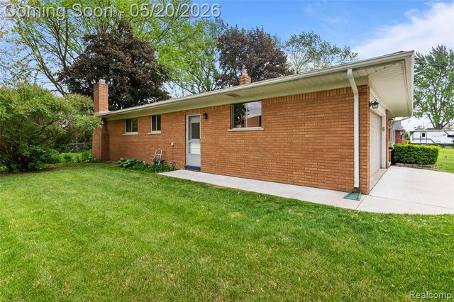 45078 Vanker Avenue, Utica, MI 48317