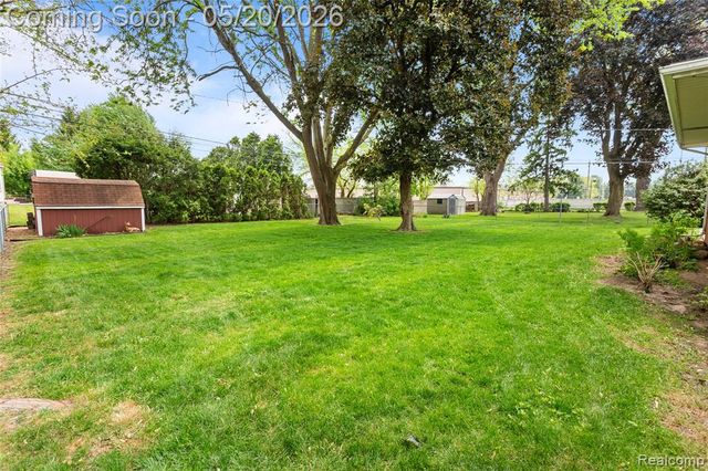 45078 Vanker Avenue, Utica, MI 48317