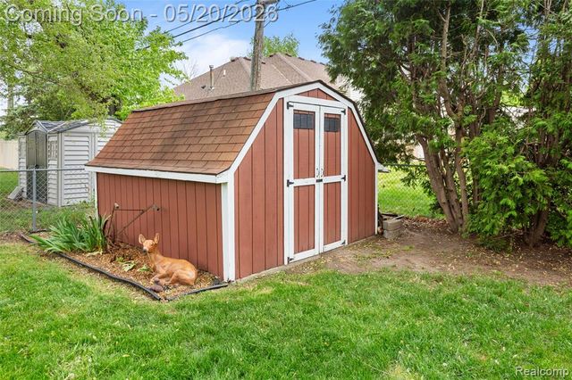 45078 Vanker Avenue, Utica, MI 48317