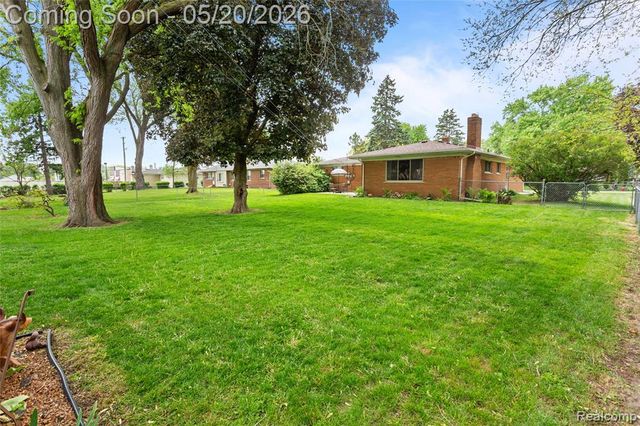 45078 Vanker Avenue, Utica, MI 48317