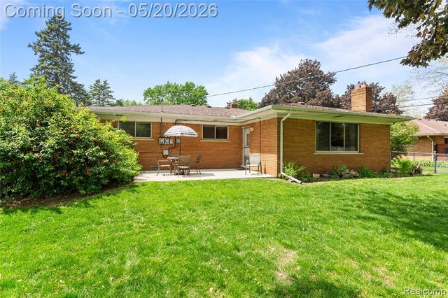 45078 Vanker Avenue, Utica, MI 48317
